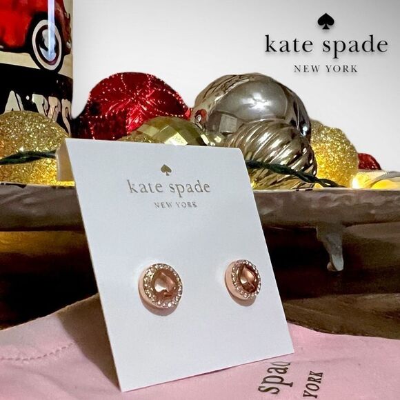 New ♠️ Kate Spade Rose Gold ‘Spot the Spade’ Pavè Halo Spade Studs Post Earrings - Picture 2 of 12